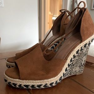 Women’s espadrilles/suede wedges